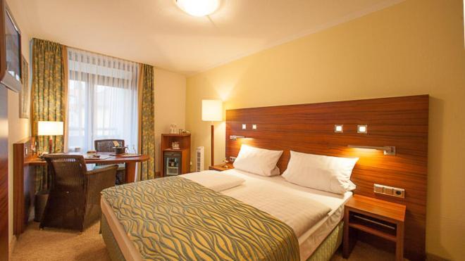 Wallis Hotel